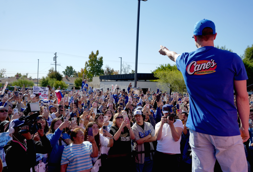 Dodgers Kiké Hernández works ‘shift’ at Raising Cane’s