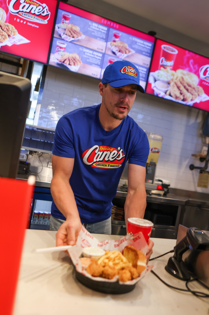 Dodgers Kiké Hernández works ‘shift’ at Raising Cane’s