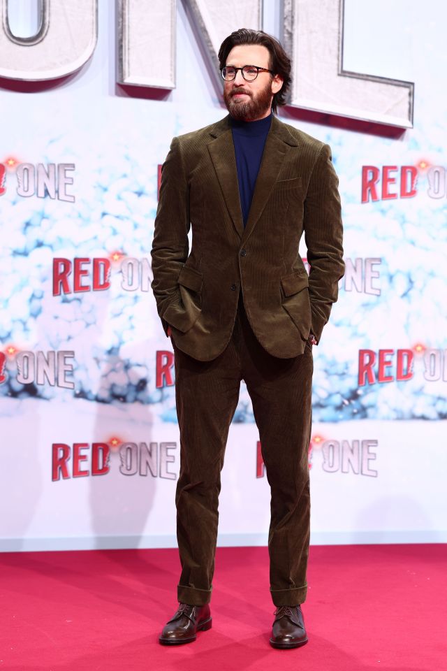 Fans were blown away by Chris Evans' different appearance at the Red One premiere