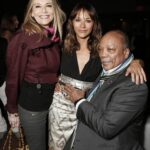 Peggy Lipton, Rashida Jones and a seated Quincy Jones pose together