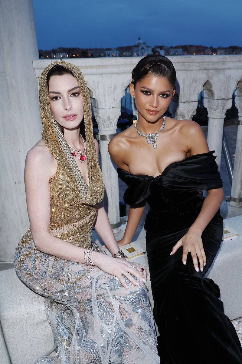  Anne Hathaway and Zendaya 