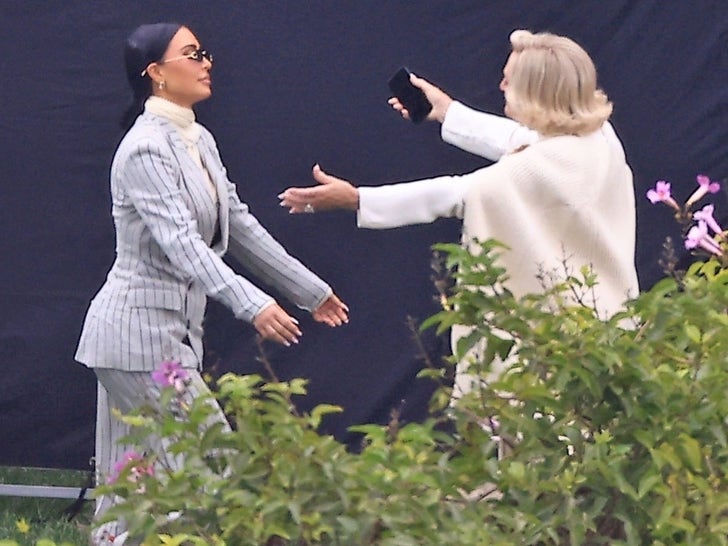 1108-Kim-Kardashian-Glenn-Close-Alls-Fair-Filming-Together-Photos-primary-2