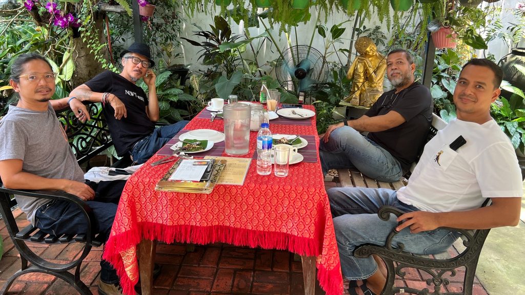 Dining Table, Furniture, Table, (Counterclockwise) Director Bor Ocampo, actor John Lloyd Cruz, cinematographer Larry Manda, and Lav Diaz. Photo courtesy of Bor Ocampo