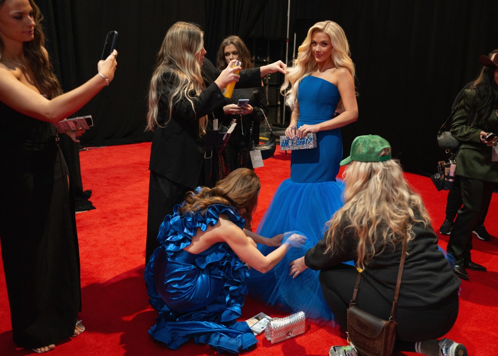 Megan Moroney (C) attends the 58th Annual Country Music Association Awards at Music City Center on November 20, 2024 in Nashville, Tennessee.