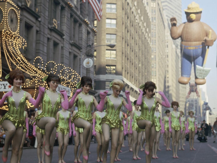 1126-thanksgiving-day-parade-primary-3