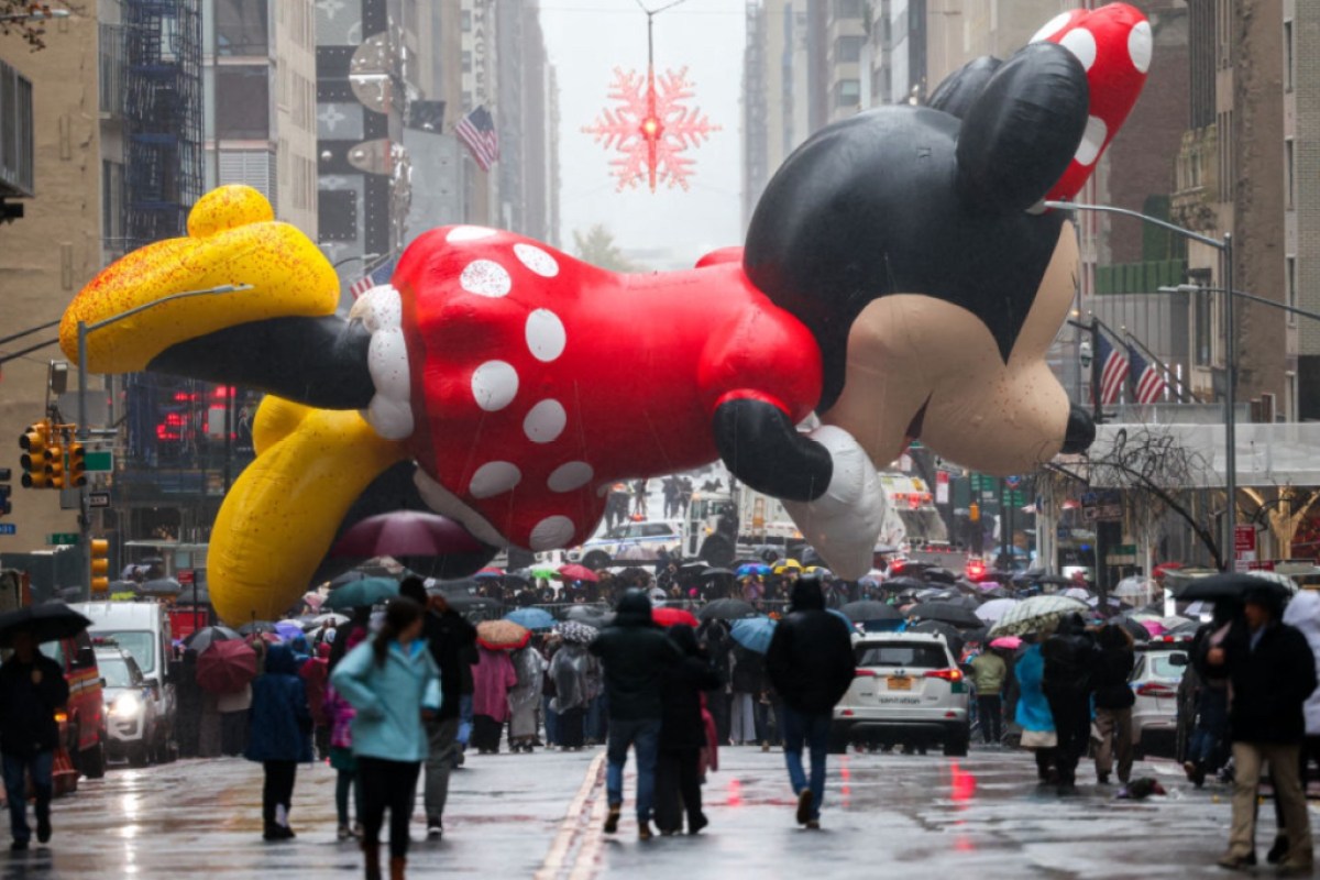 minnie-mouse-makes-her-macys-thanksgiving-day-parade-balloon-debut