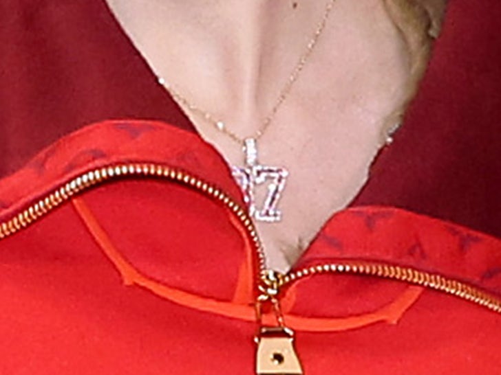 taylor swift travis kelce necklace