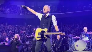 Bruce Springsteen Opens Halloween Show with "Ghostbusters"