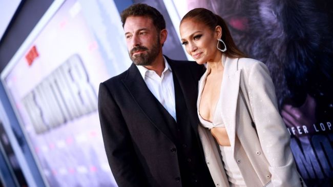 ben affleck and jennifer lopez at a movie premiere