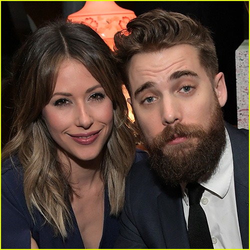 Amanda Crew and Dustin Milligan