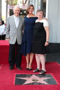 Jennifer Garner with her parents, William John and Patricia Ann Garner, in 2018. The "Alias" actor's father passed away earlier this year.