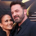 jennifer lopez looking lovingly at ben affleck