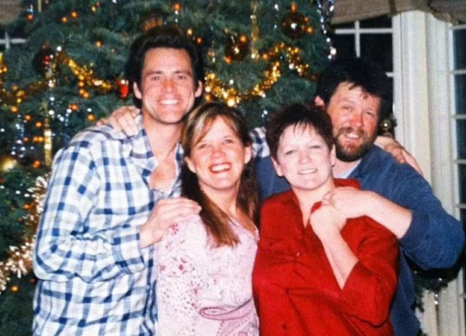 Jim Carrey’s older sister Rita has died (pictured together)