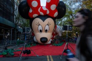 minnie-mouse-makes-her-macys-thanksgiving-day-parade-balloon-debut-inflate