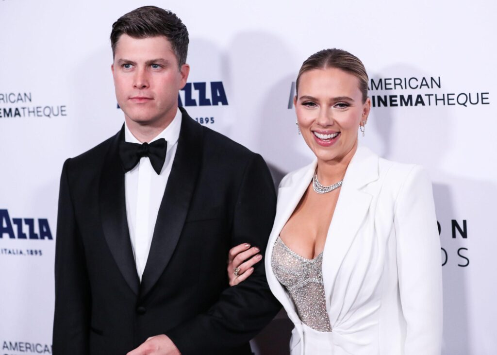 Scarlett Johansson & Colin Jost smiling