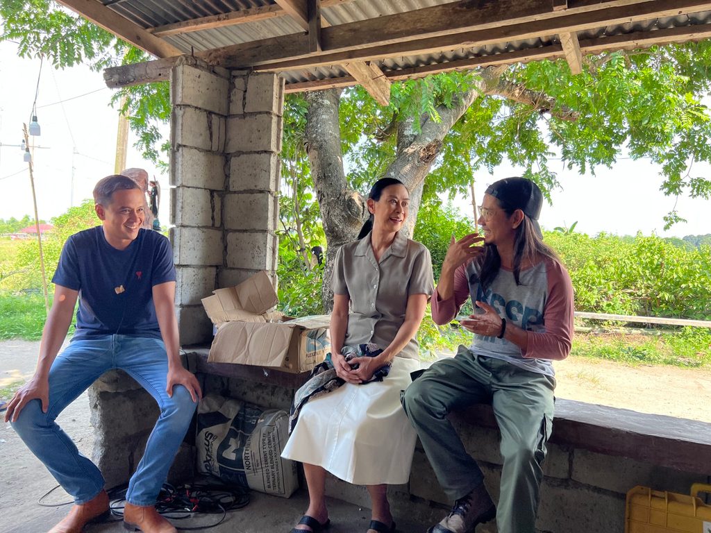 John Lloyd Cruz on set with co-star Susan Africa and director Bor Ocampo. Photo courtesy of Bor Ocampo