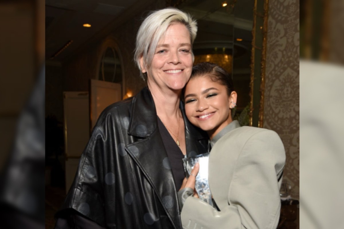 zendaya-and-her-mom-accidentally-captured-in-local-news-stations-b-roll-footage-mom