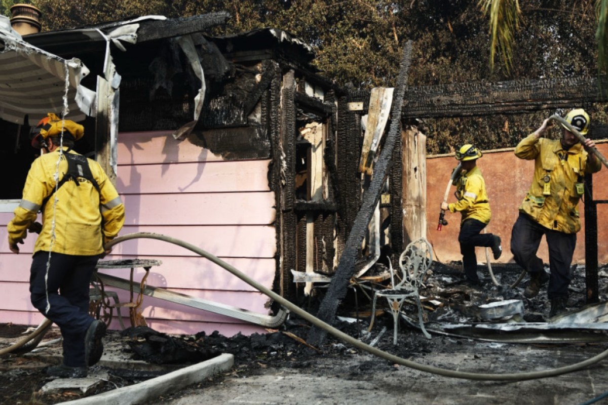 cher-dick-van-dyke-and-more-flee-malibu-amid-fast-moving-wildfire