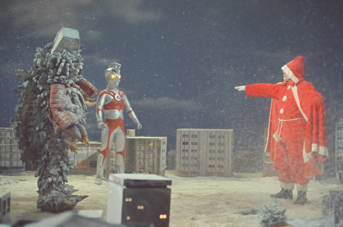 Ultraman Ace meets Santa Claus