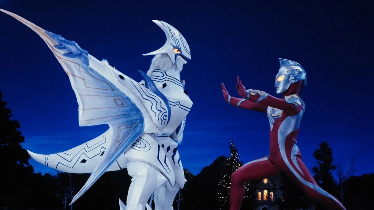 Ultraman facing off against Elly in Ultraman Max.