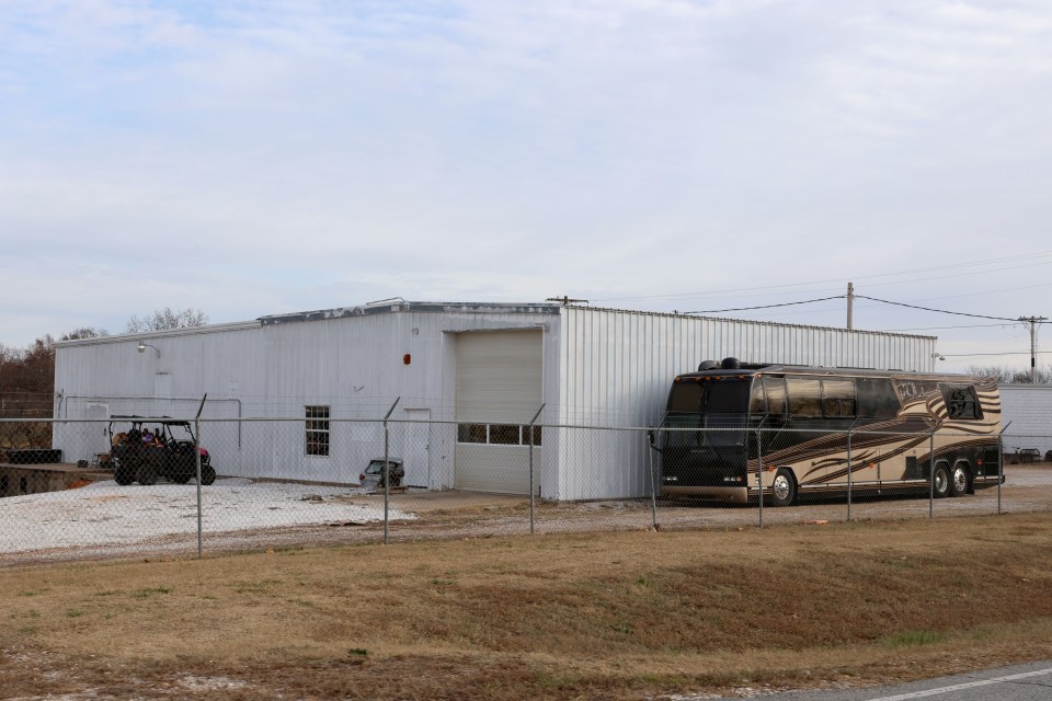 Anna and her kids live in a converted warehouse on the Duggar family compound