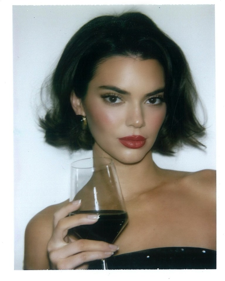 The reality star looked sultry holding a glass of red wine