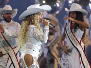 Beyoncé Brings Daughter Blue Ivy Out for NFL Christmas Halftime Show