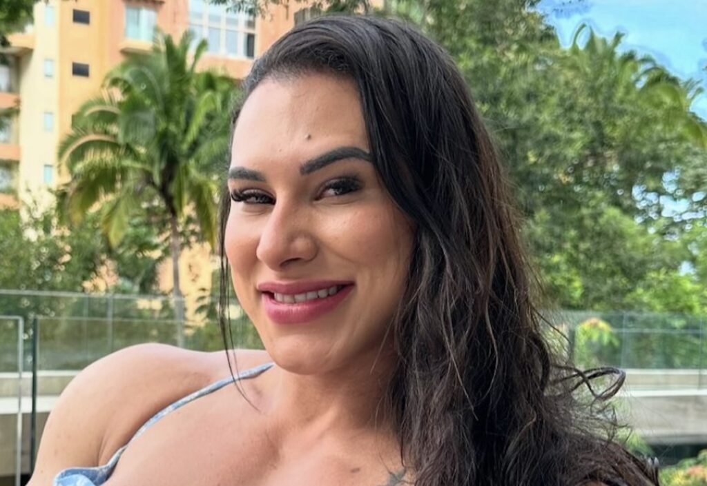 Bodybuilder Leyvina Barros in Two-Piece Workout Gear Says "It's All Psychological"