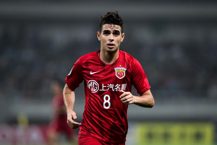 Brazilian Soccer Player "Oscar" Rejected Premier League Glory For A TON Of Money In China