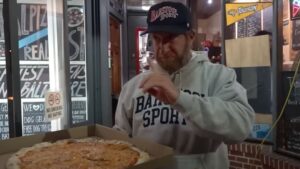 Dave Portnoy gives pizza business $60k to help them avoid closing down