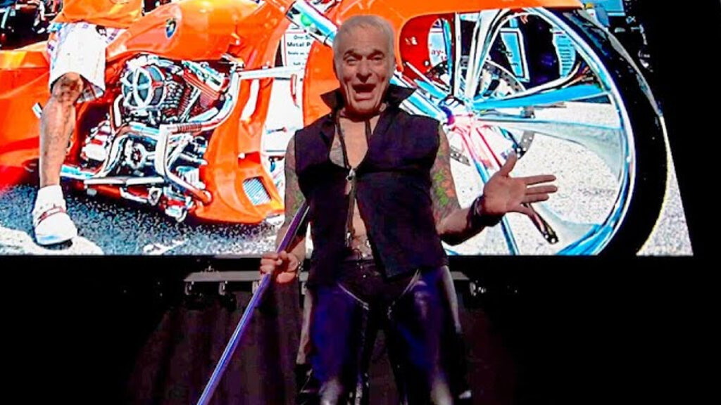 David Lee Roth Sings and Dances to Van Halen's "Panama"