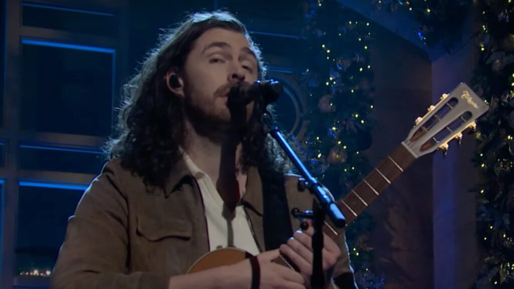 Hozier Covers The Pogues' "Fairytale of New York" on SNL