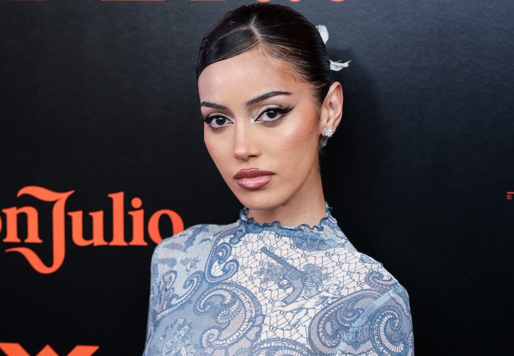 Influencer Cindy Kimberly in Two-Piece Workout Gear is a "Juicy Girl"