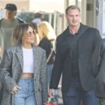 Jennifer Lopez doesn’t seem to minder being looked after this Christmas — as she cosies up to her new bodyguard