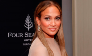 Jennifer Lopez ThanksGiving Photo Goes Viral