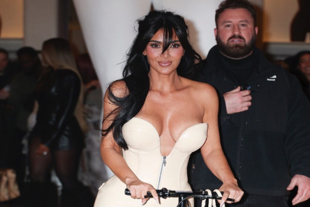 kim-kardashian-shocks-fans-by-wearing-sky-high-heels-despite-broken-foot