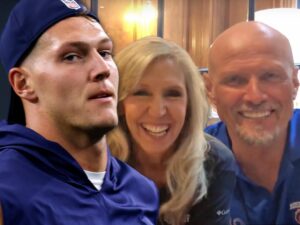 Leighton Vander Esch darwin sandy vander esch