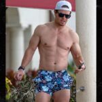 1224-Mark-Wahlberg-Xmas-Vacay-SUB-1