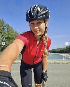 Sophia Flu00f6rsch shares a selfie in her biking gear.