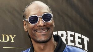 Snoop Dogg laughs at Drake’s legal actions against UMG