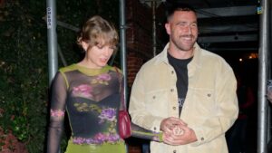 Taylor Swift Ring Engaged Wedding Travis Kelce