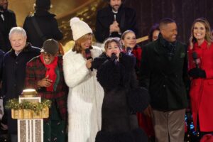 NEW YORK, NEW YORK - DECEMBER 04: (L-R) Jerry Speyer, Al Roker, Hoda Kotb, Kelly Clarkson, Craig Melvin and Savannah Guthrie attend the 2024 Rockefeller Center Tree Lighting Ceremony on December 04, 2024 in New York City. (Photo by Michael Loccisano/Getty Images)