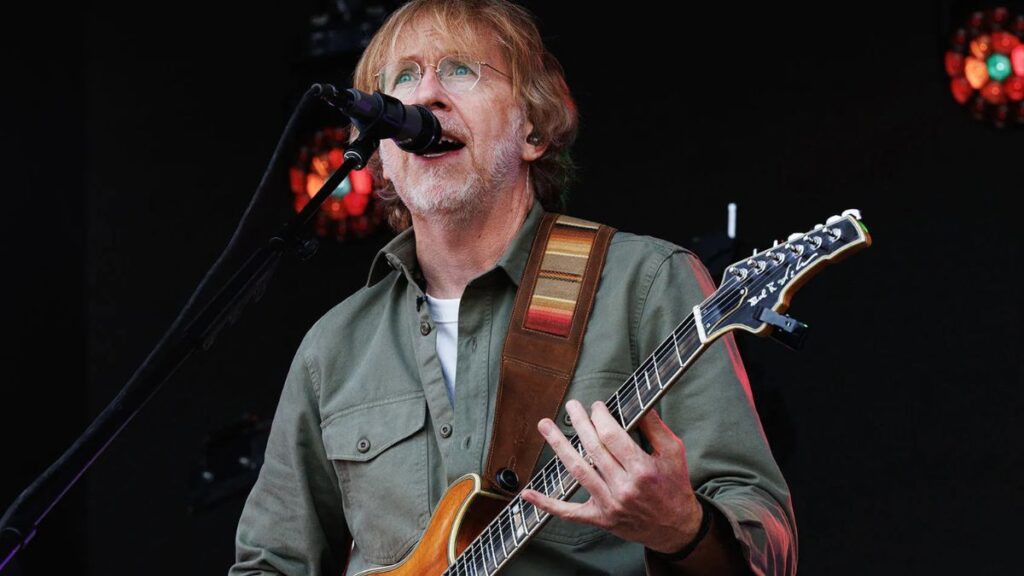 Trey Anastasio Announces 2025 Acoustic Tour