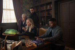 Glenn Close, Jamie Demetriou, Cameron Diaz and Jamie Foxx in movie Back In Action