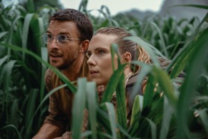 Jonathan Bailey and Scarlett Johansson in Jurassic World Rebirth movie