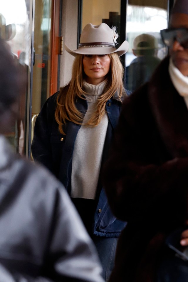 Jennifer was seen rocking a low-key yet glamorous outfit before New Year in December