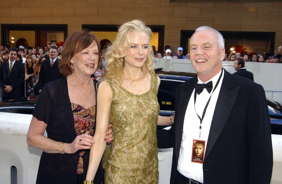 Nicole with her late parents Antony and Janelle in 2003