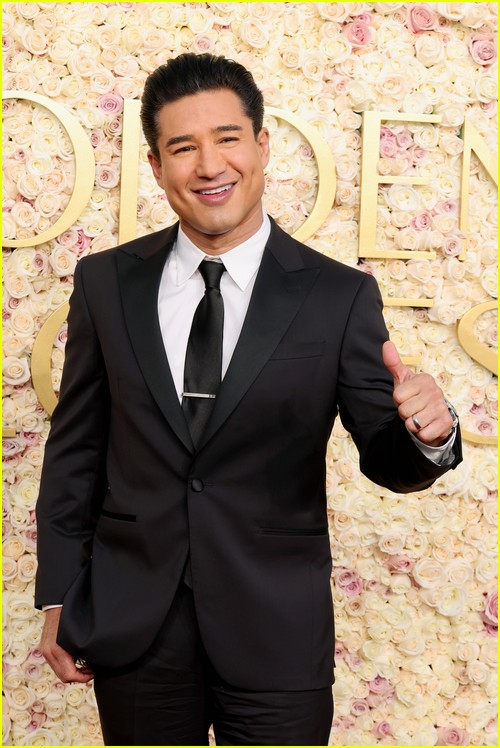 Red carpet correspondent Mario Lopez at the Golden Globes