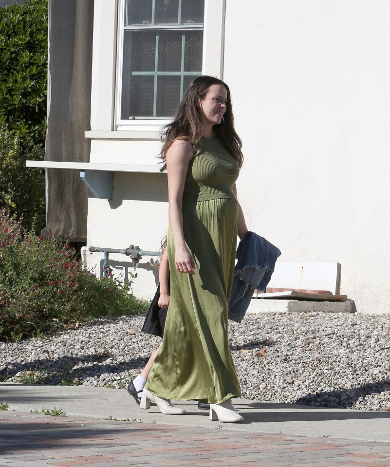 Jinger defied dad Jim Bob's strict dress code in her sleeveless dress