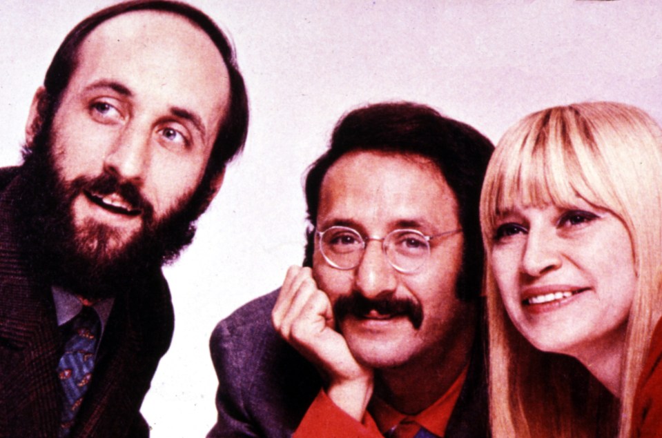 L-R Noel ‘Paul’ Stookey, Peter Yarrow and Mary Travers of Peter, Paul And Mary pose for a group portrait in 1968